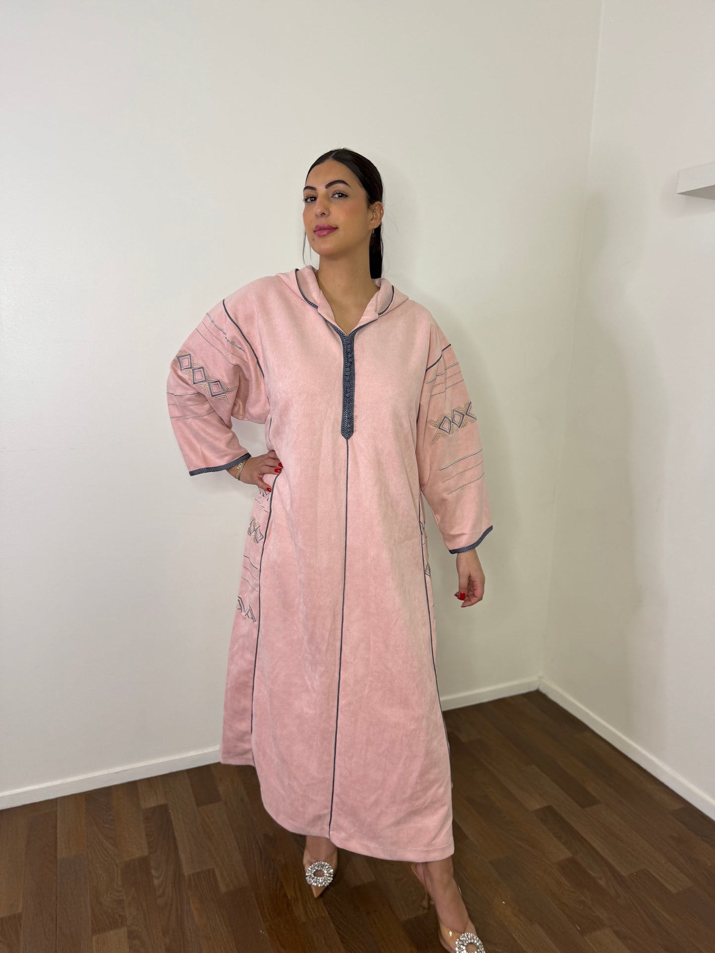 JELLABA ROSE AVEC BRODERIE
