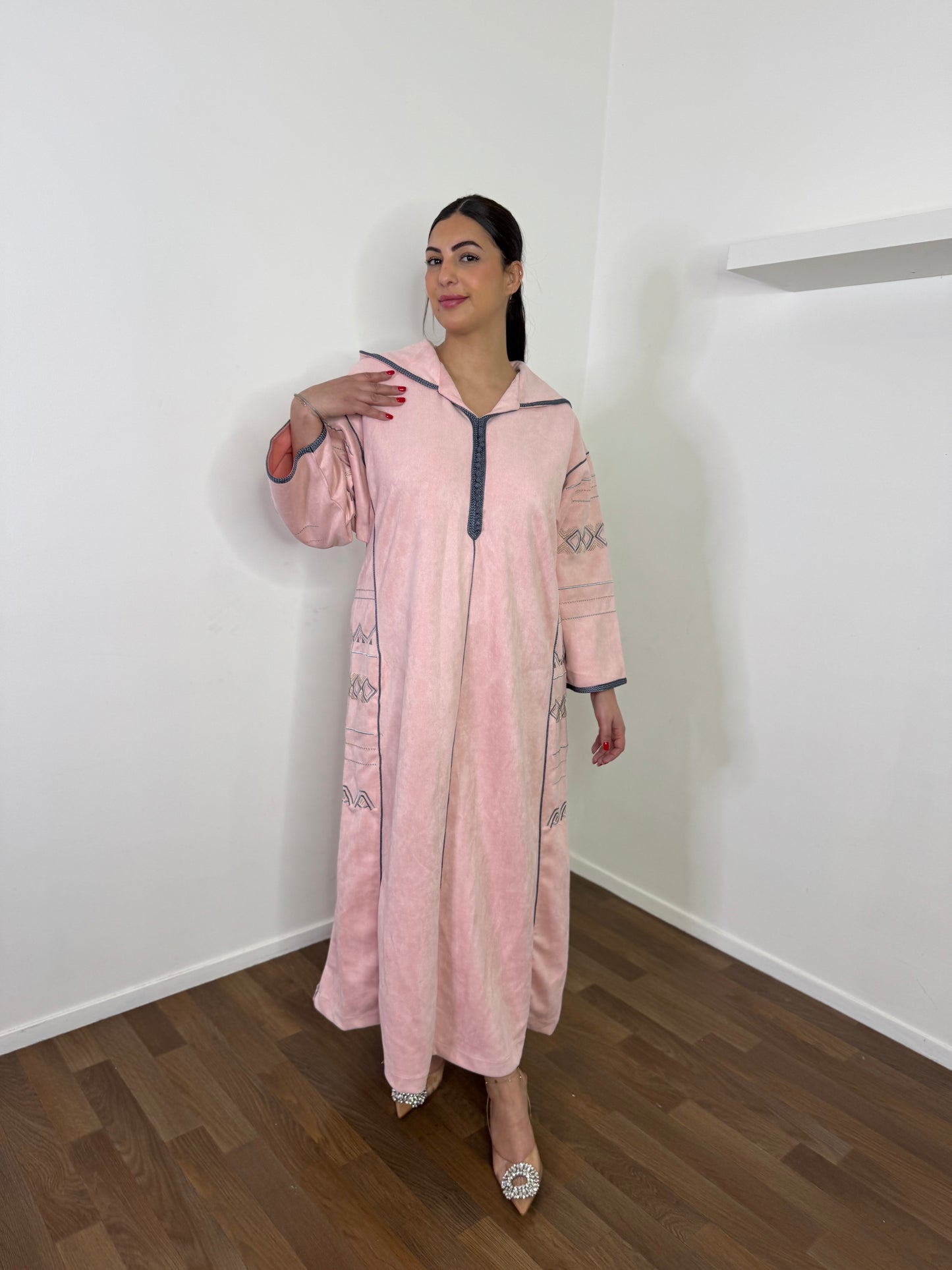 JELLABA ROSE AVEC BRODERIE