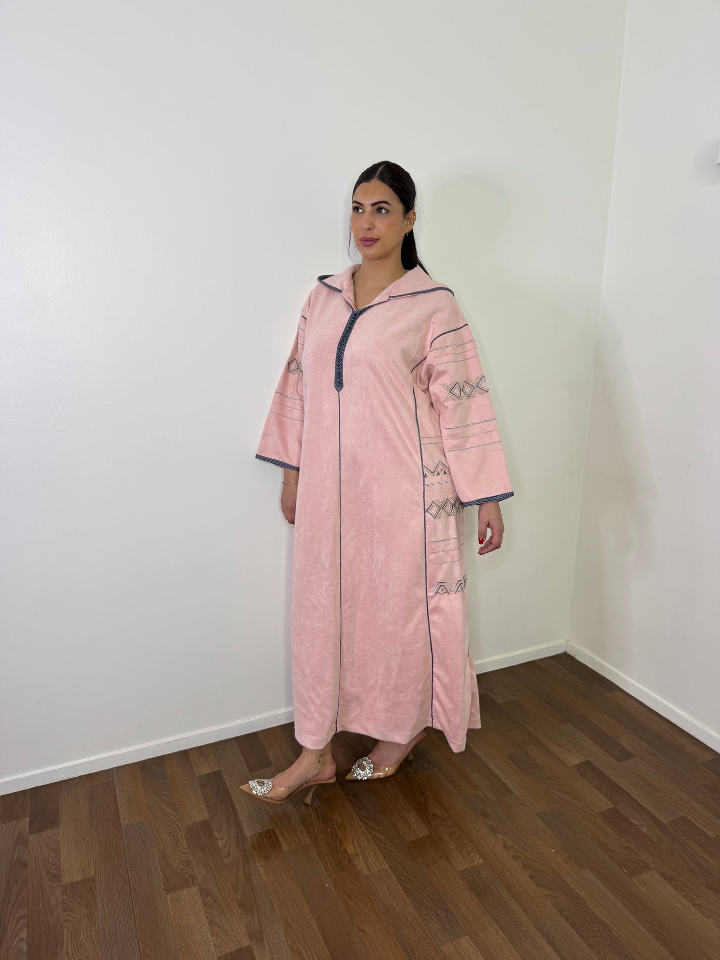 JELLABA ROSE AVEC BRODERIE