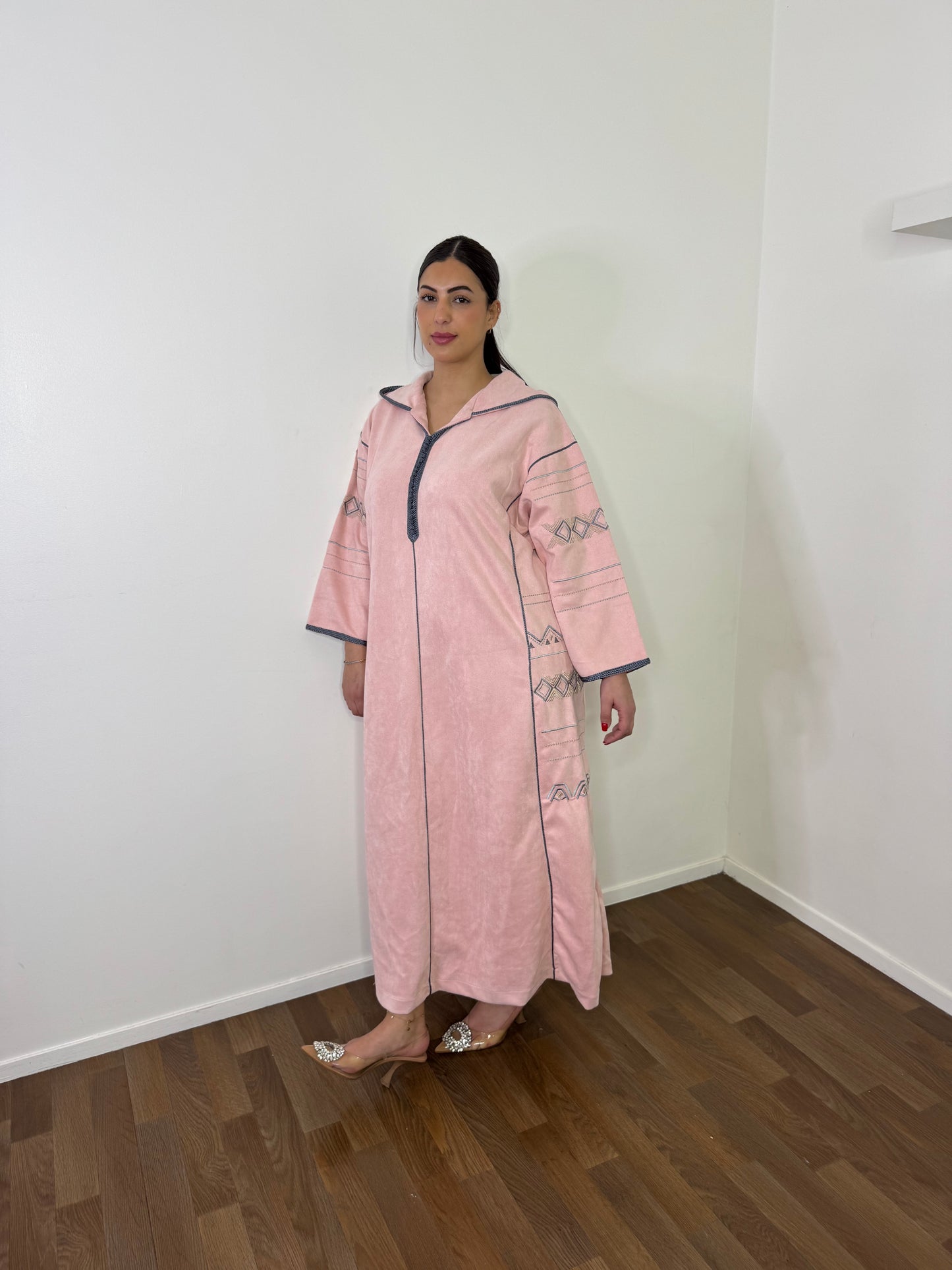 JELLABA ROSE AVEC BRODERIE